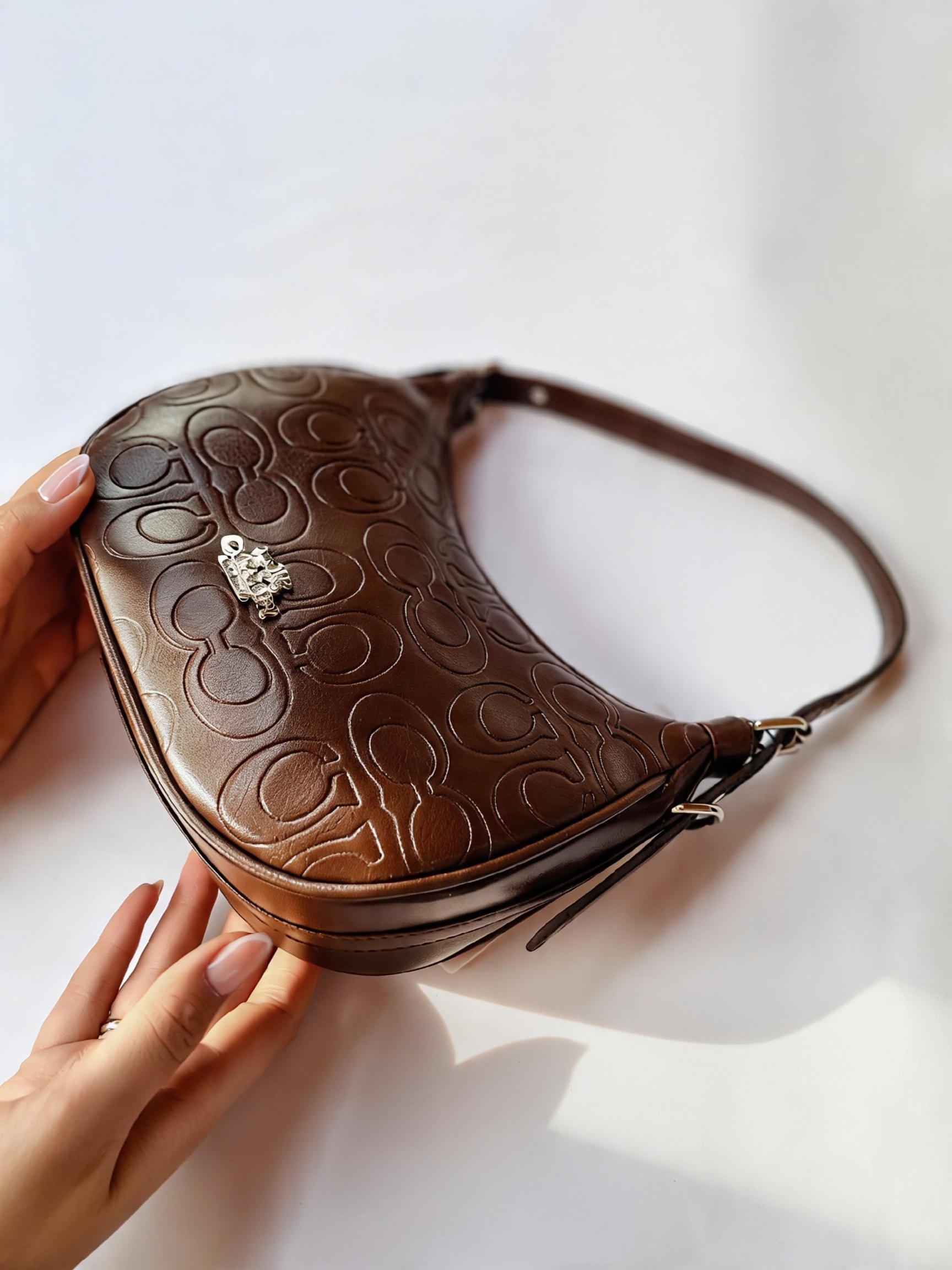 کیف دوشی زنانه طرح برجسته کوچ کد 48