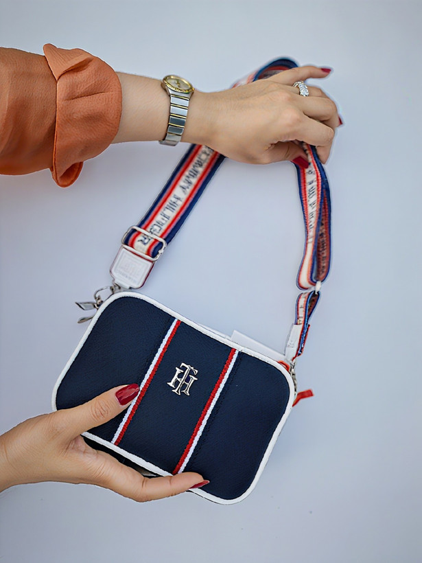 کیف تامی هیلفیگر راهراه قرمز سفید سرمهای کد59
